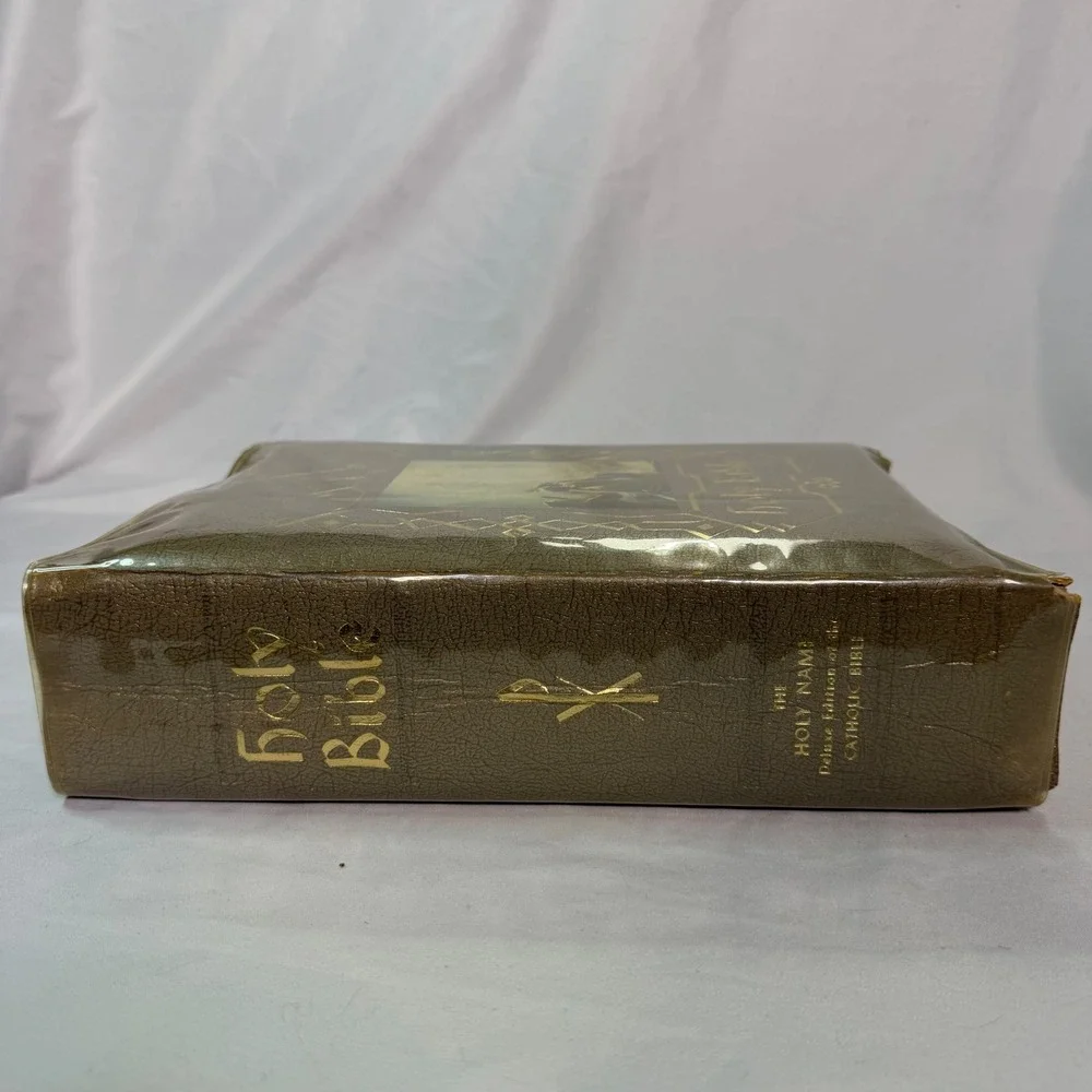 1965 Holy Name Deluxe Edition Catholic Bible Gold Gilt Illustrated Vintage
